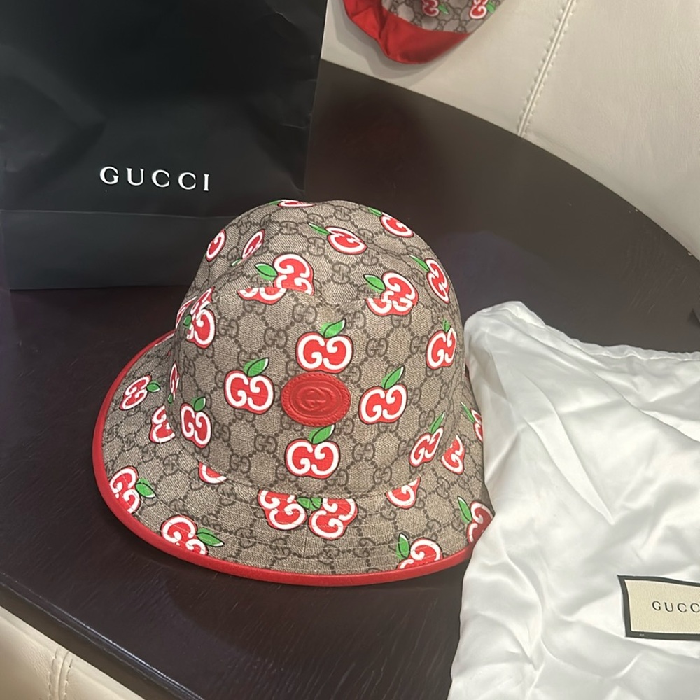 Gucci bucket hat